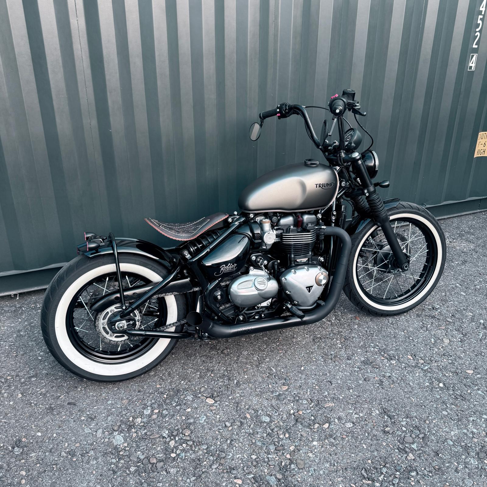 TRIUMPH Bonneville 1200 Bobber Black ABS-showroom-element-3