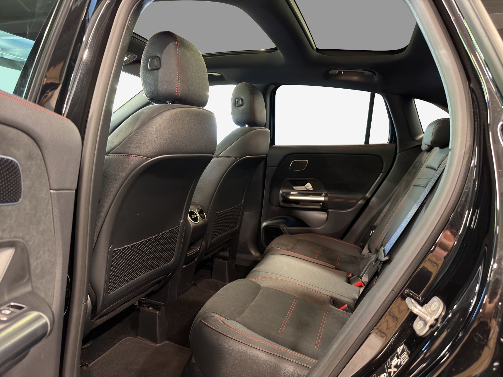 MERCEDES-BENZ GLA 250 4Matic 8G-DCT-image-11