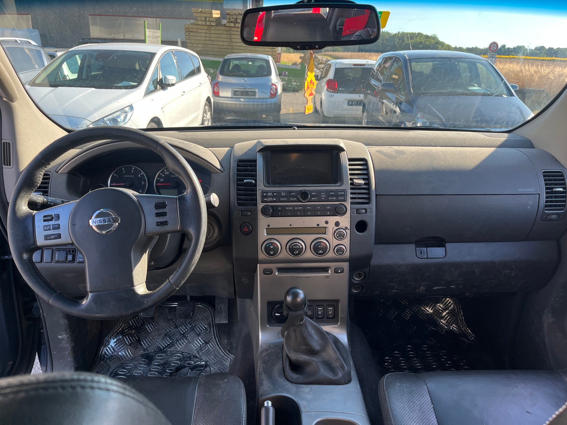 NISSAN Pathfinder 2.5 dCi LE-image-9