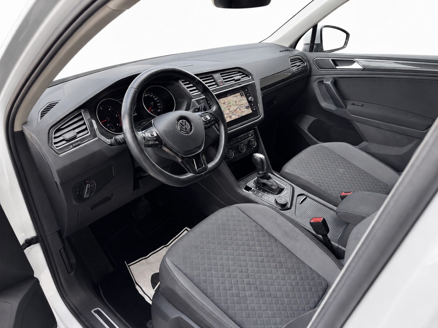VW Tiguan 2.0 TDI SCR Comfortline 4Motion-image-8