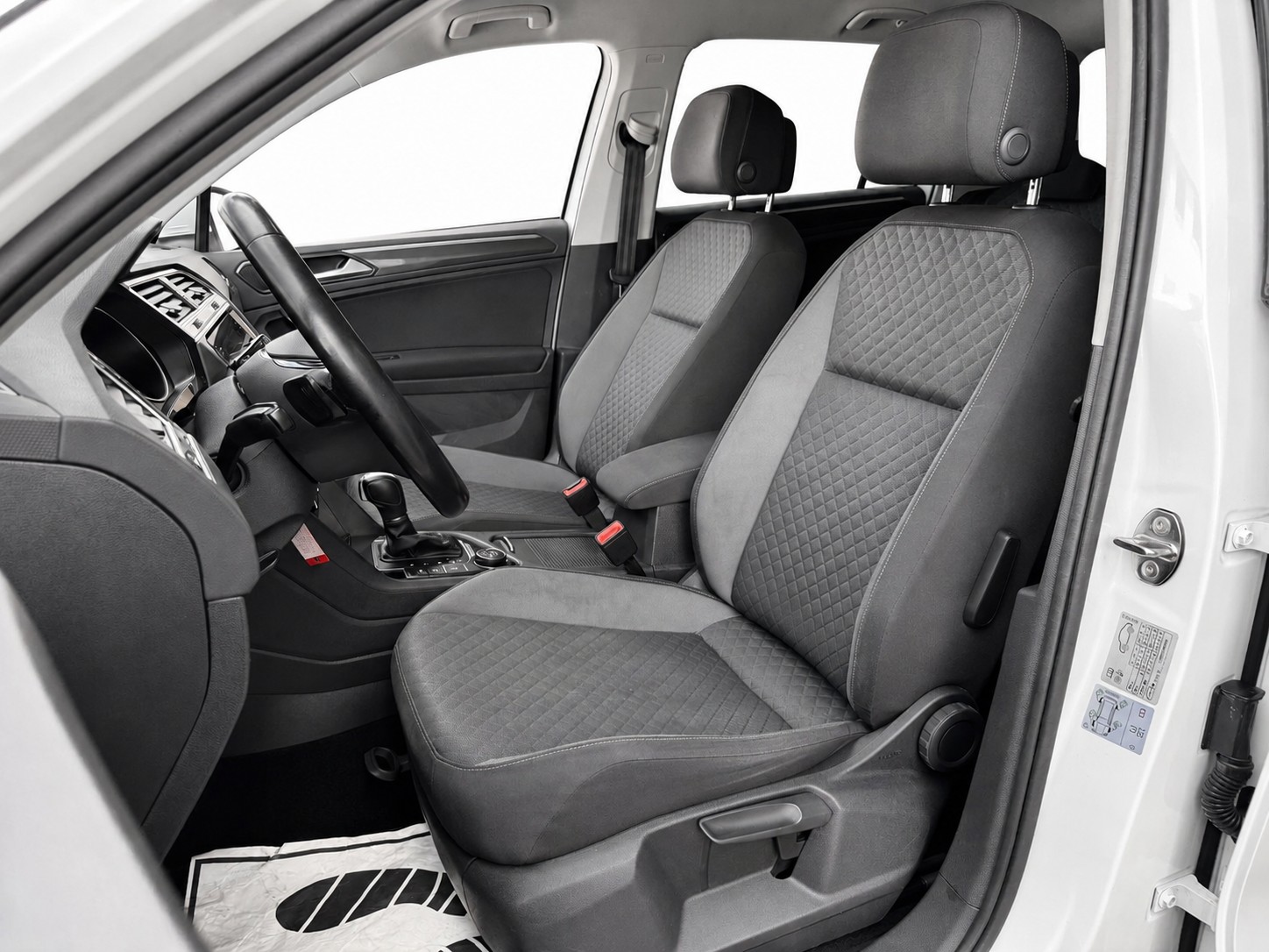 VW Tiguan 2.0 TDI SCR Comfortline 4Motion-image-10