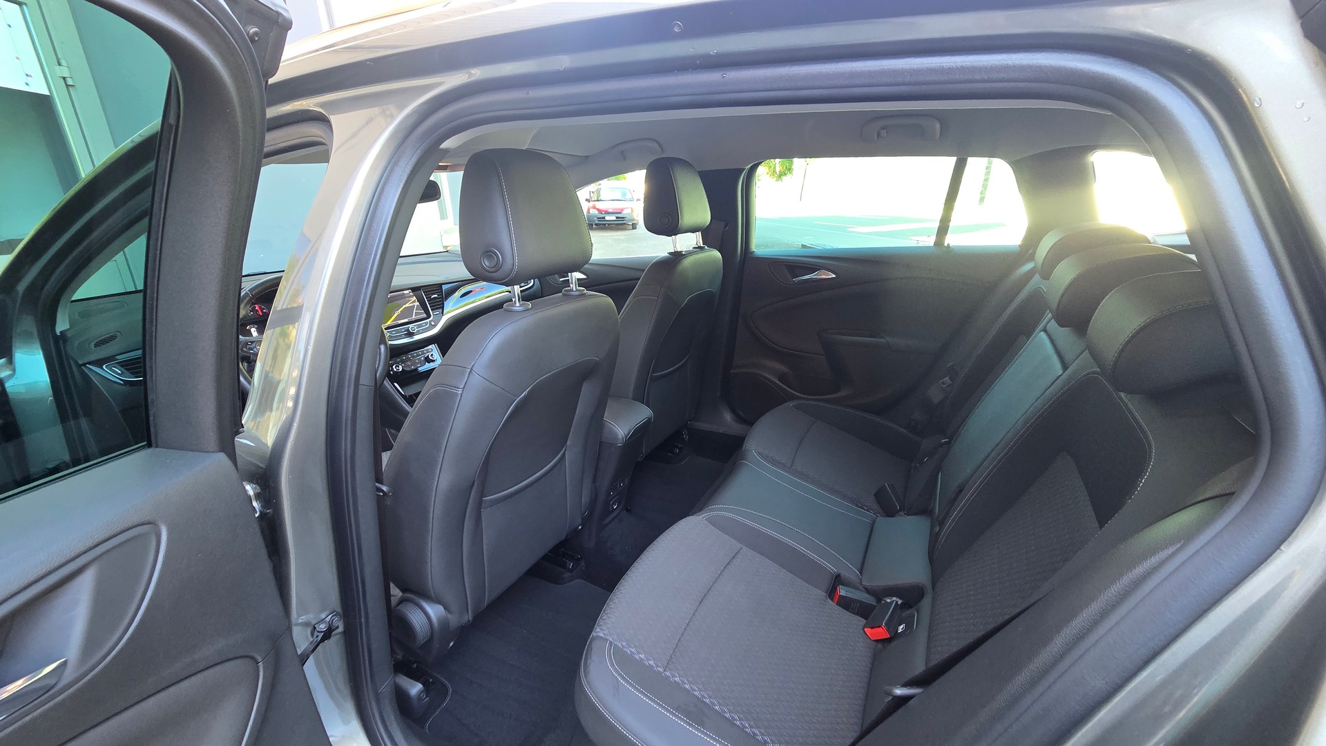 OPEL Astra Sports Tourer 1.6i Turbo Excellence-image-15