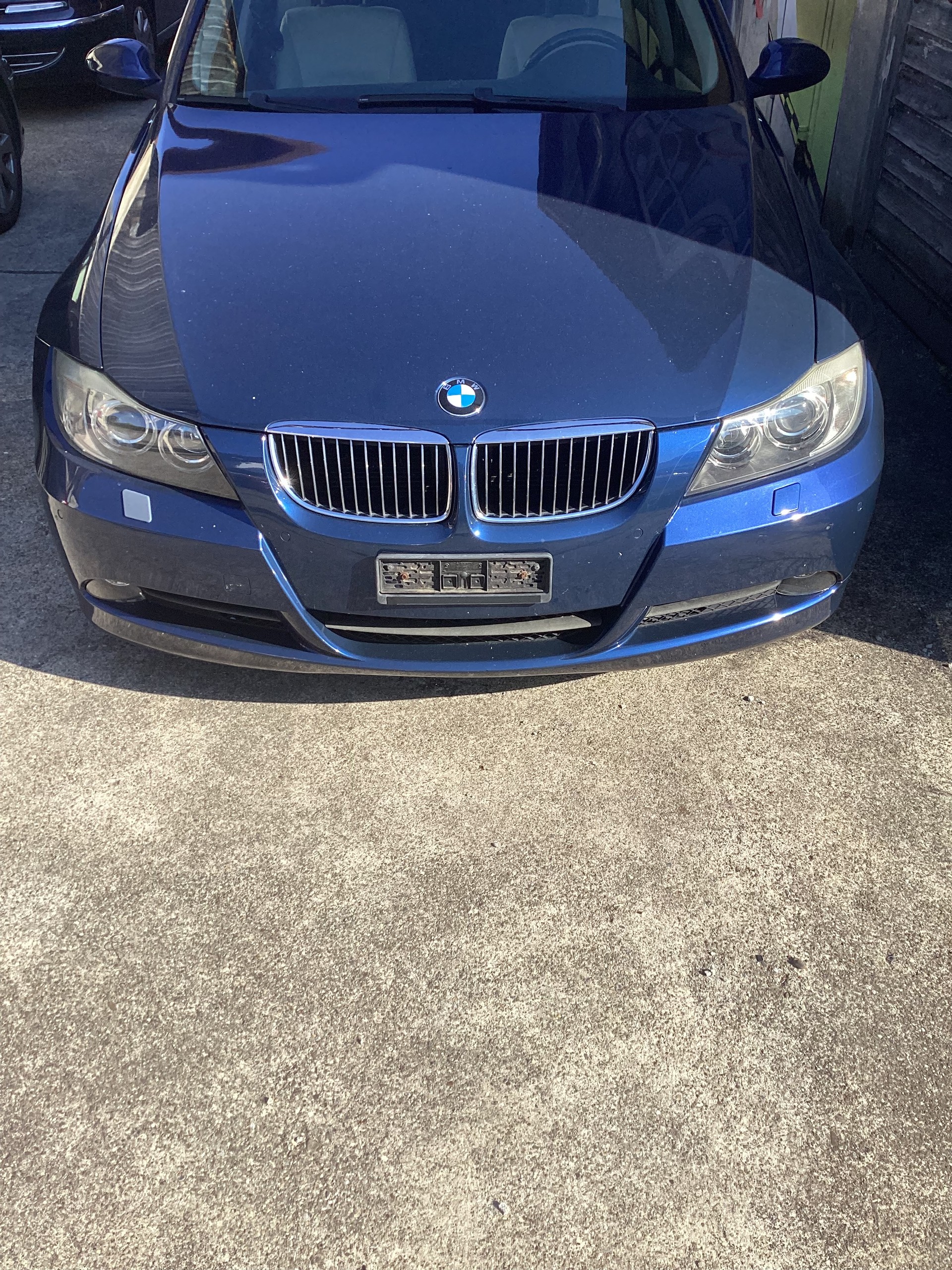 BMW 325xi-image-1