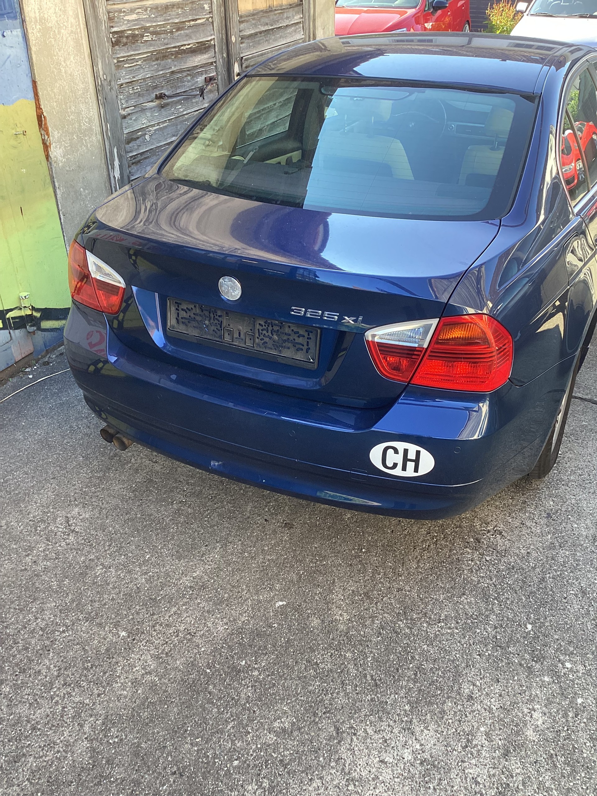 BMW 325xi-image-2