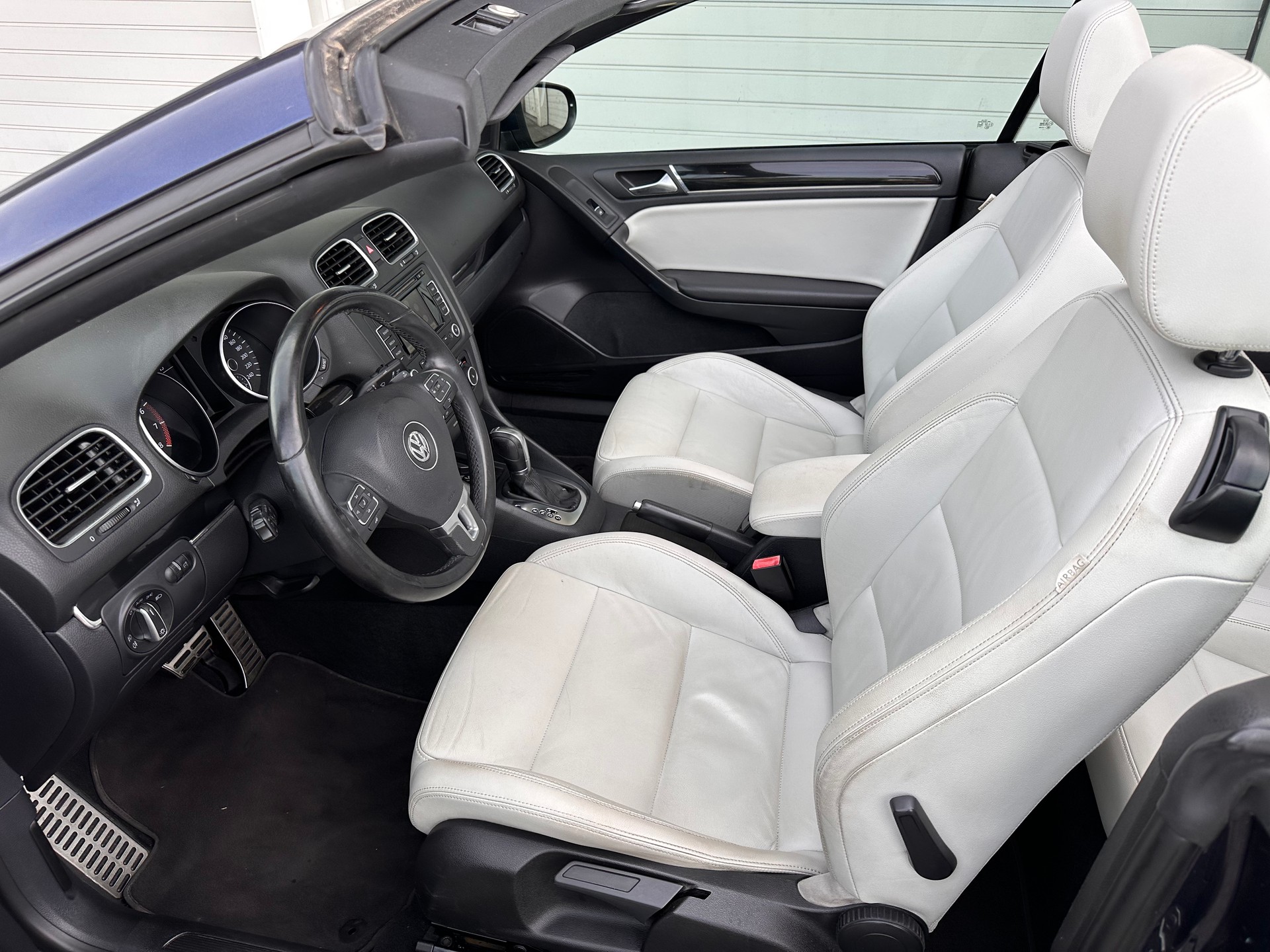 VW Golf Cabrio 1.4 TSI DSG-image-11