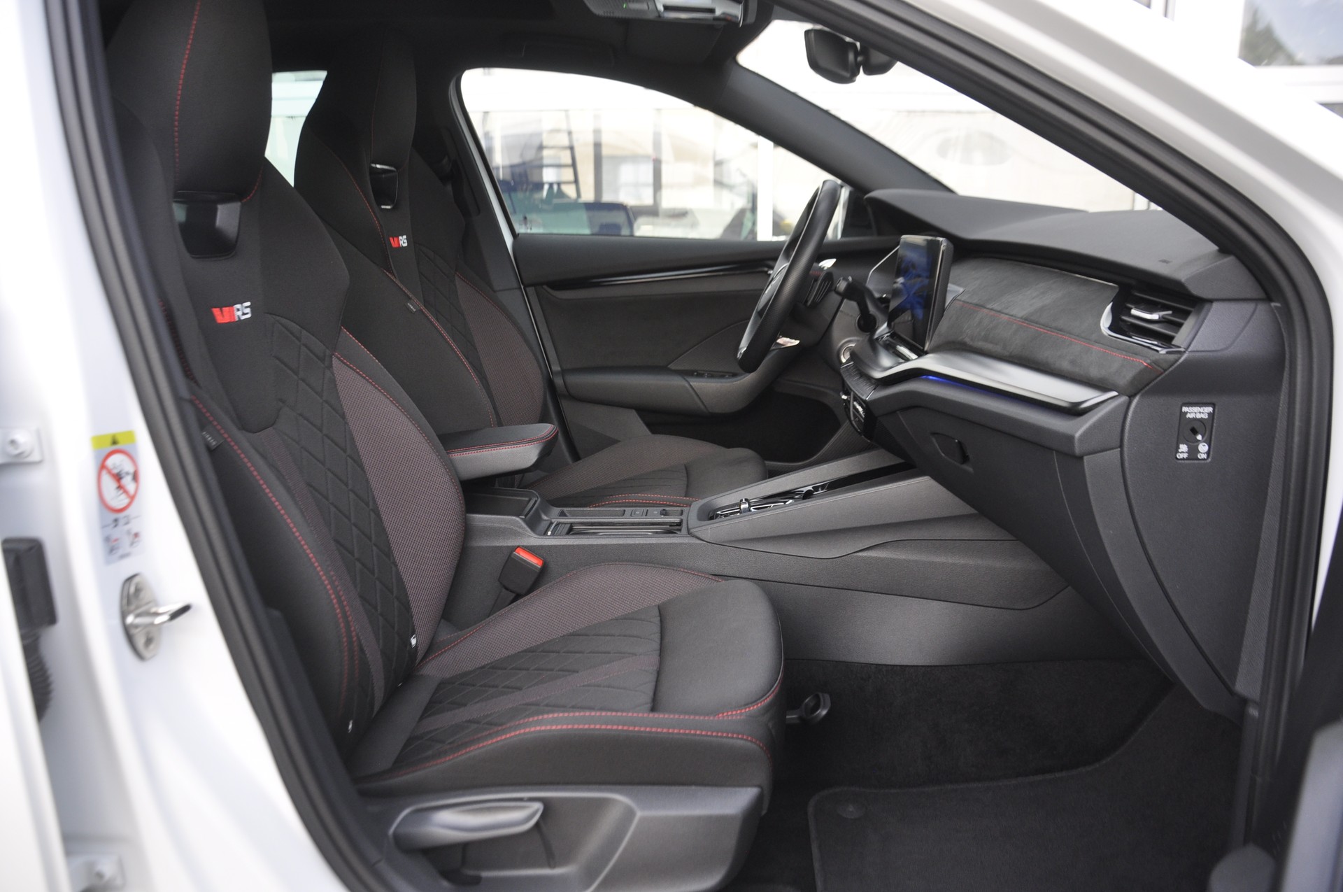 SKODA Octavia Combi 2.0 TDI DSG RS 4x4 I Anhängerkupplung-image-6