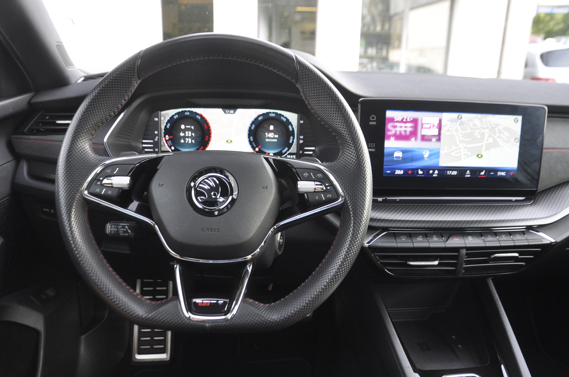 SKODA Octavia Combi 2.0 TDI DSG RS 4x4 I Anhängerkupplung-image-9