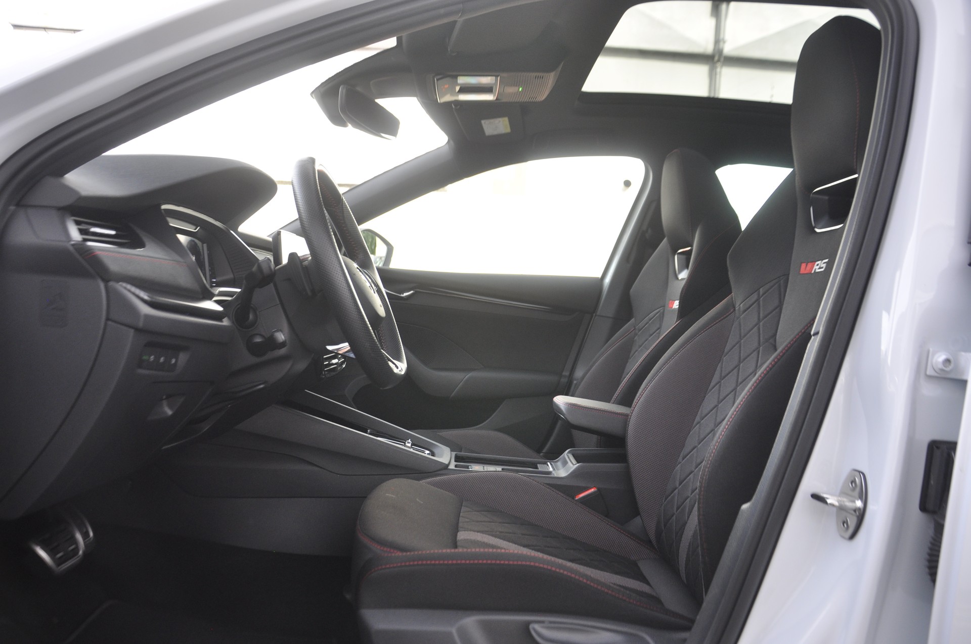 SKODA Octavia Combi 2.0 TDI DSG RS 4x4 I Anhängerkupplung-image-4