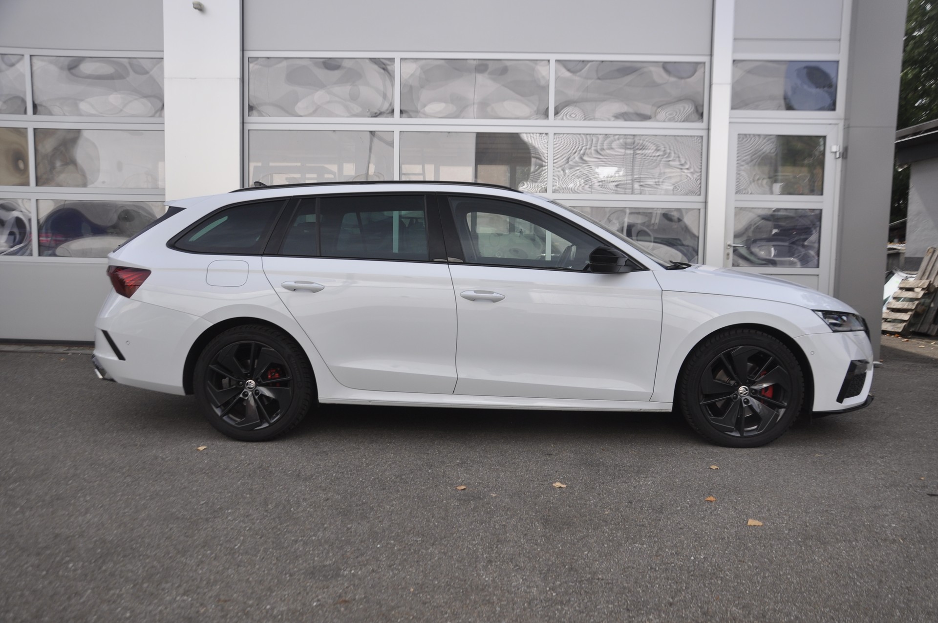 SKODA Octavia Combi 2.0 TDI DSG RS 4x4 I Anhängerkupplung-image-1