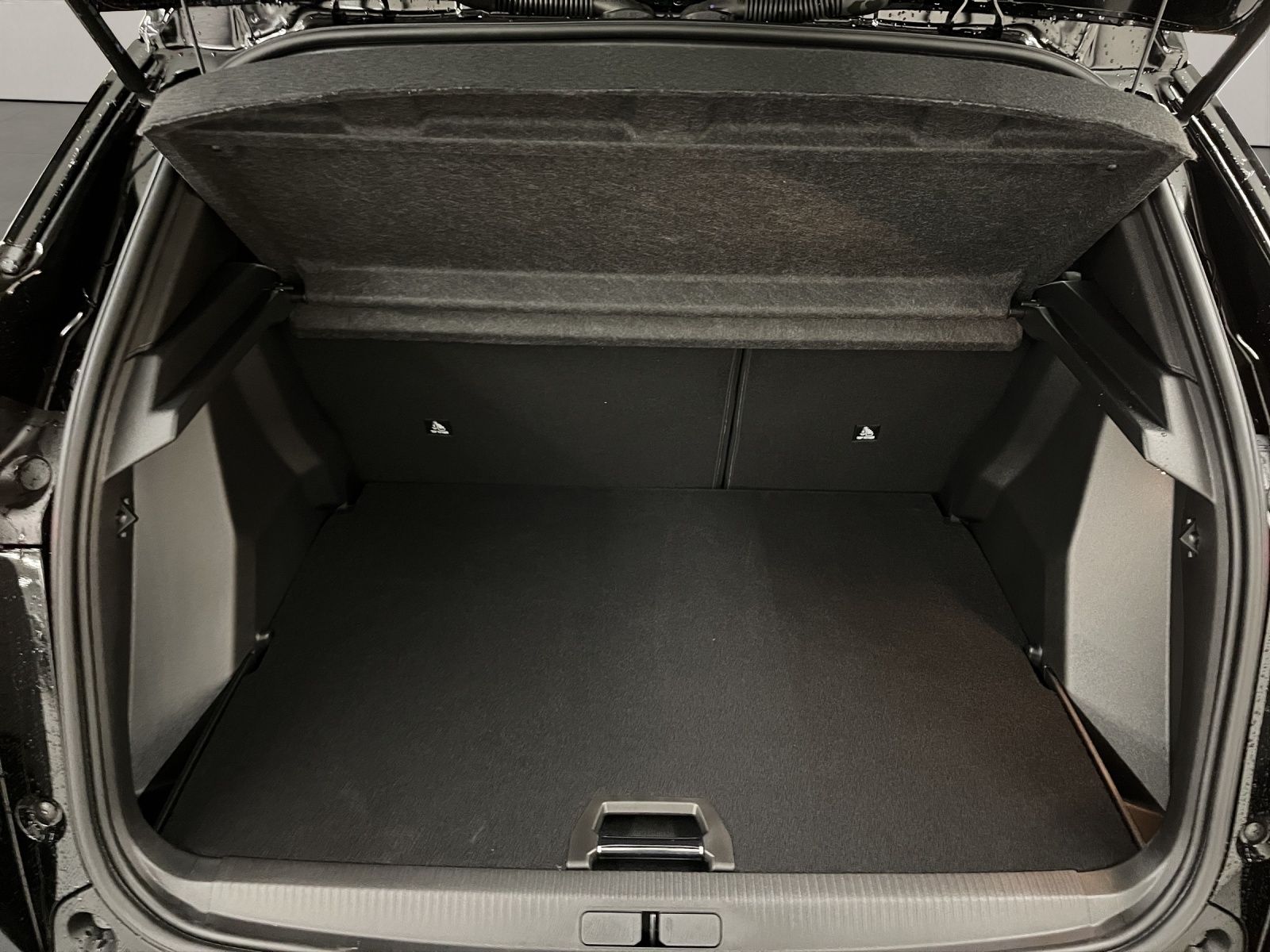 PEUGEOT 2008 1.2 Hybrid 145 GT-image-12