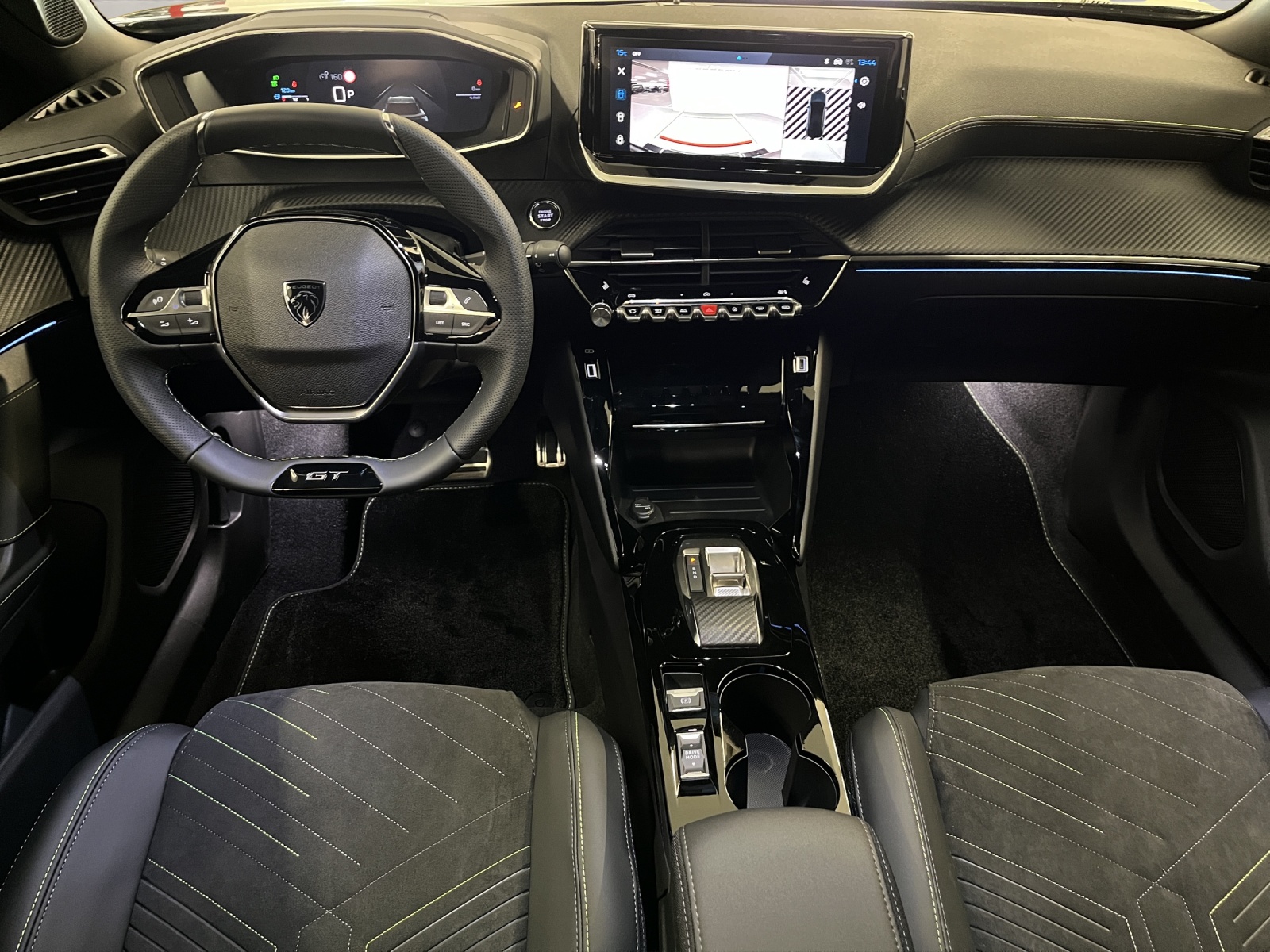 PEUGEOT 2008 1.2 Hybrid 145 GT-image-5