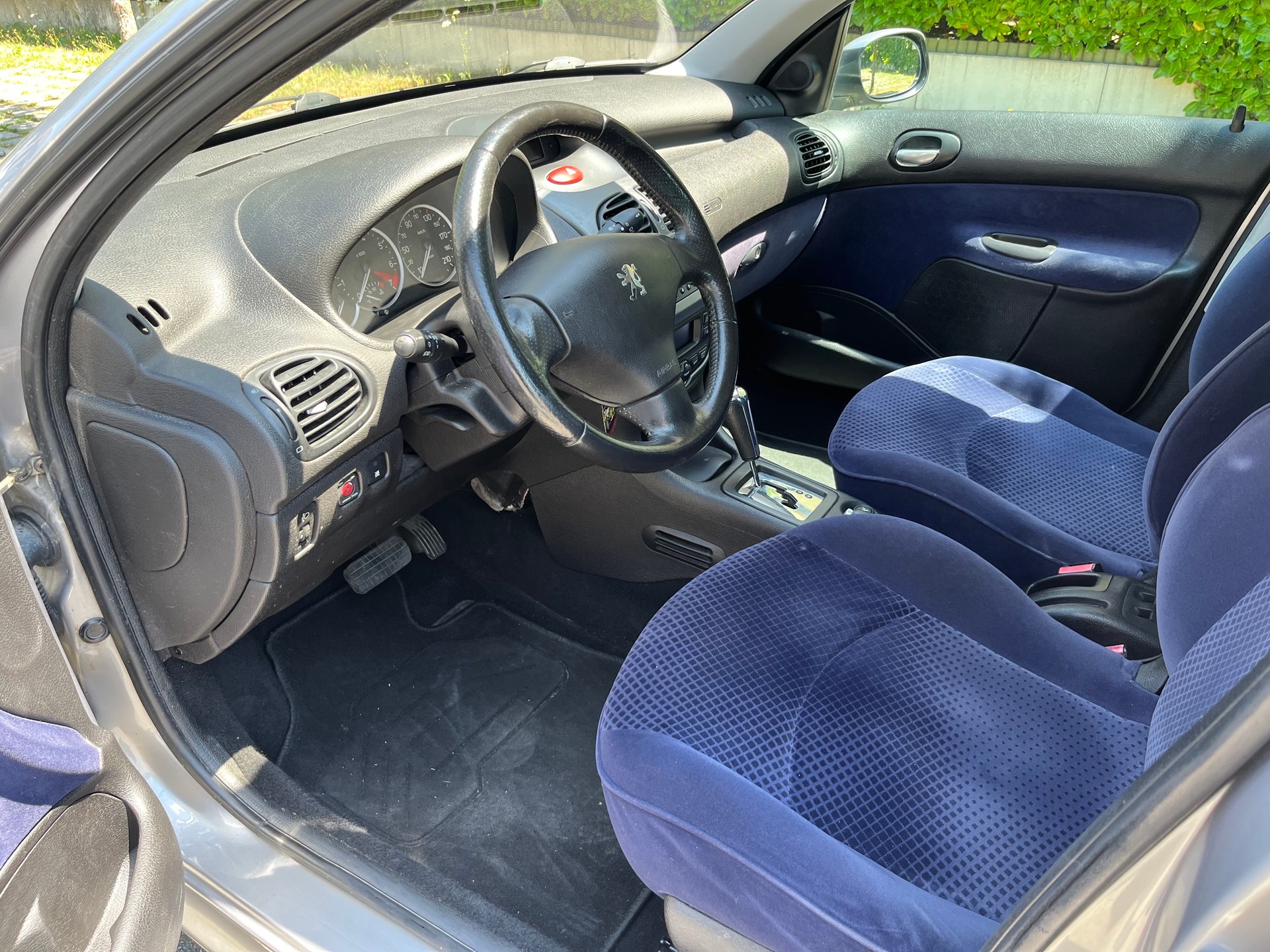 PEUGEOT 206-image-9
