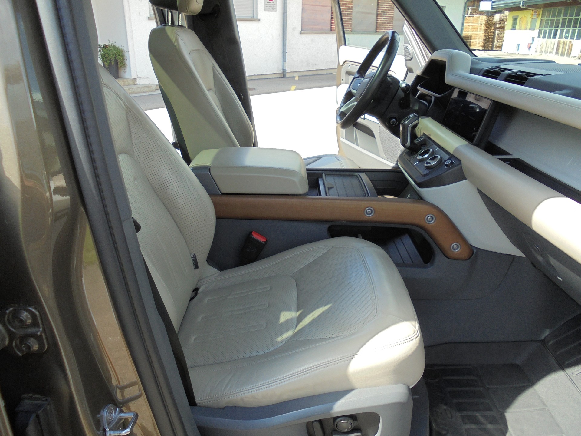 LAND ROVER Defender 110 P400 I6 HSE 3.0 AT8-image-9