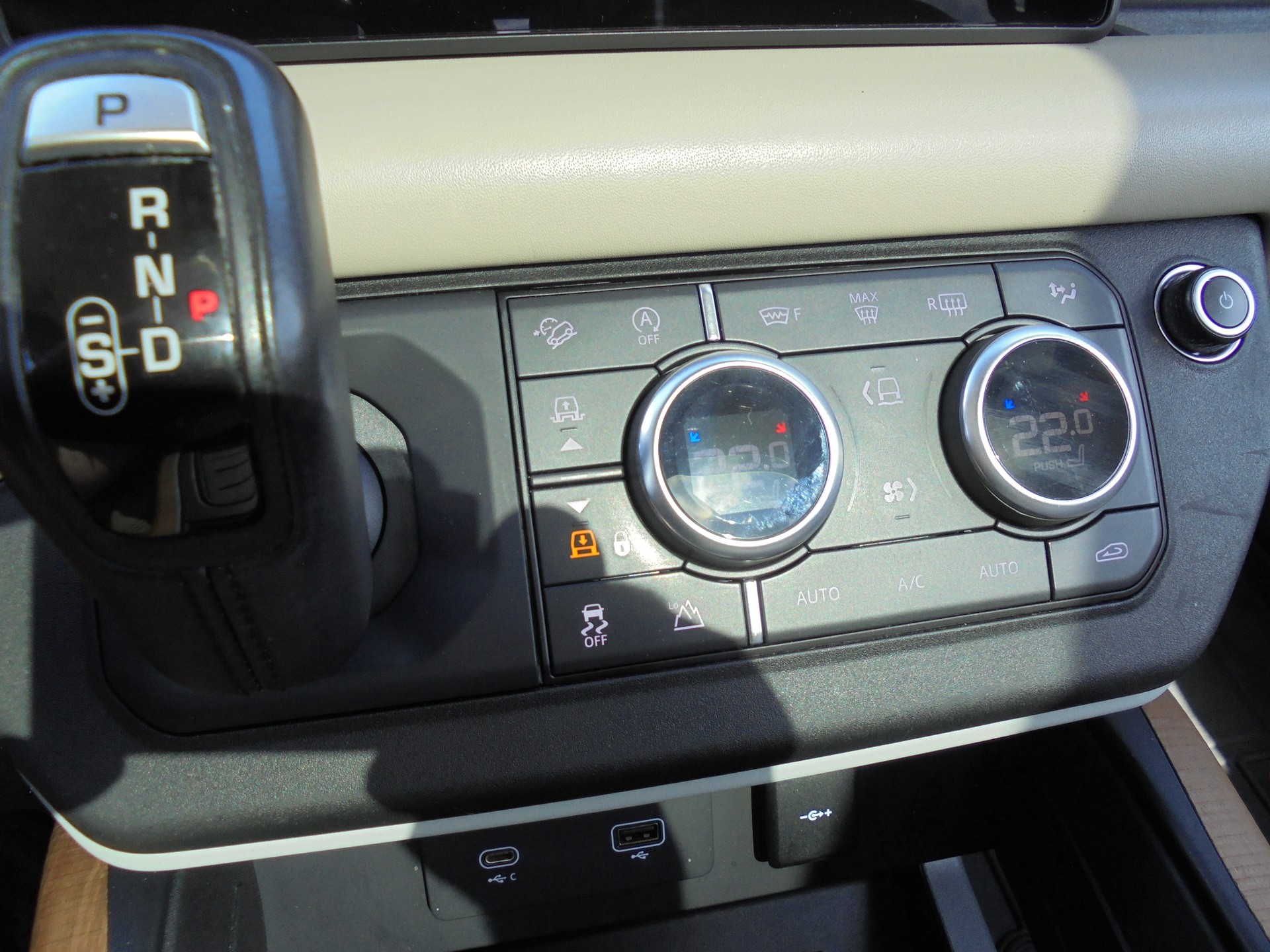 LAND ROVER Defender 110 P400 I6 HSE 3.0 AT8-image-20