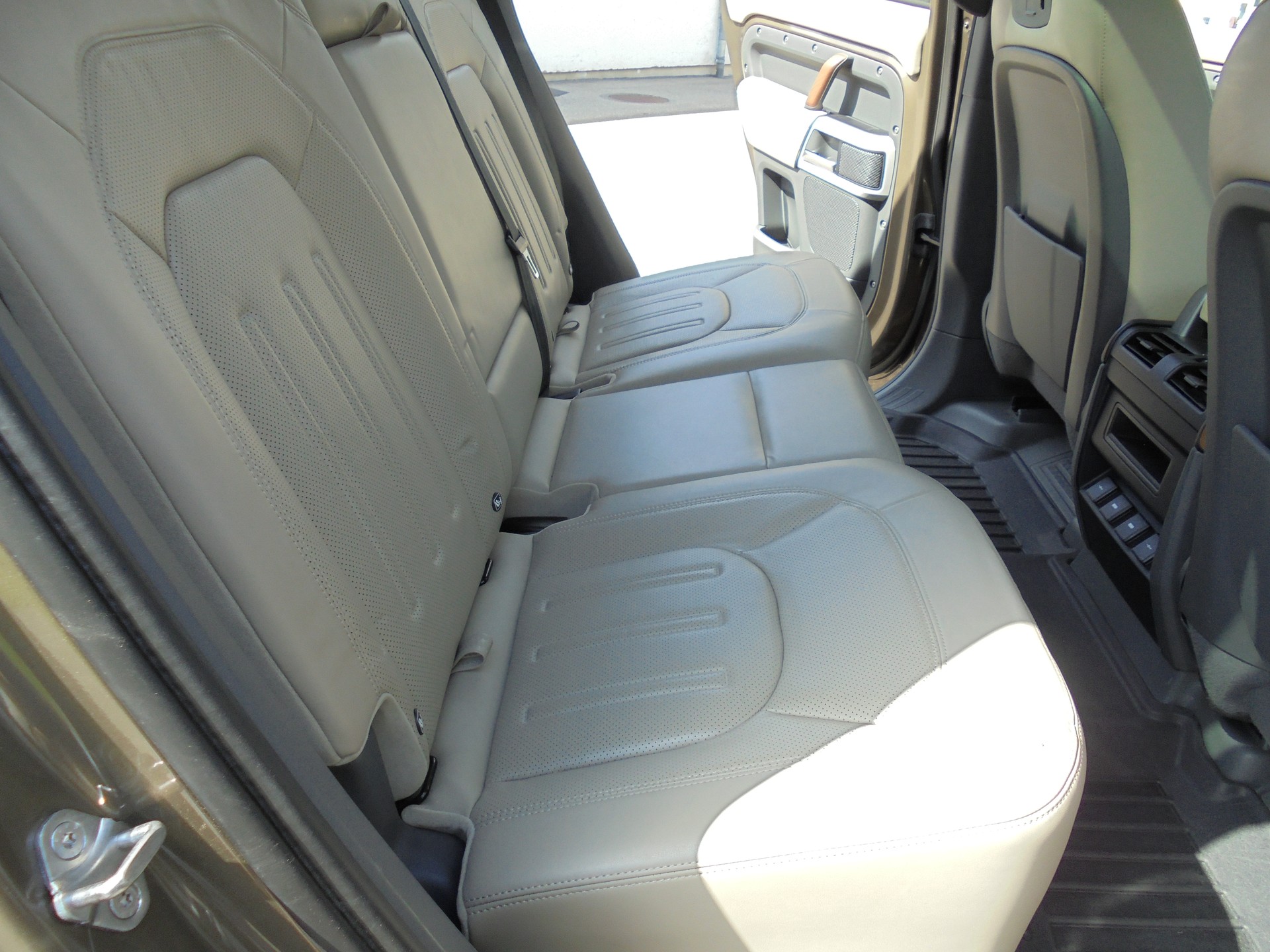 LAND ROVER Defender 110 P400 I6 HSE 3.0 AT8-image-10
