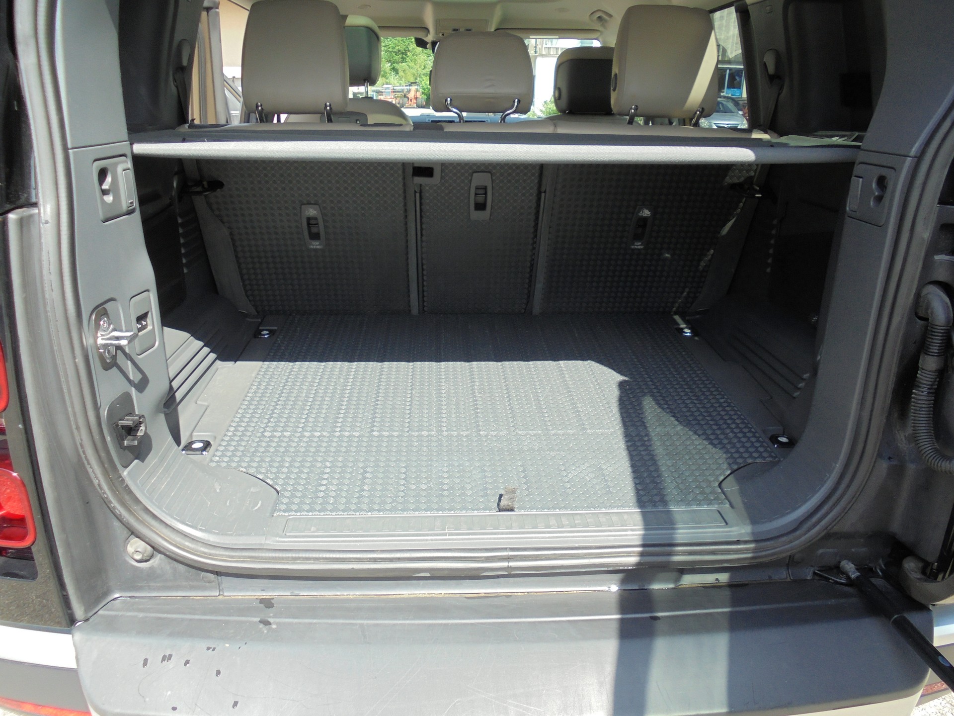 LAND ROVER Defender 110 P400 I6 HSE 3.0 AT8-image-12