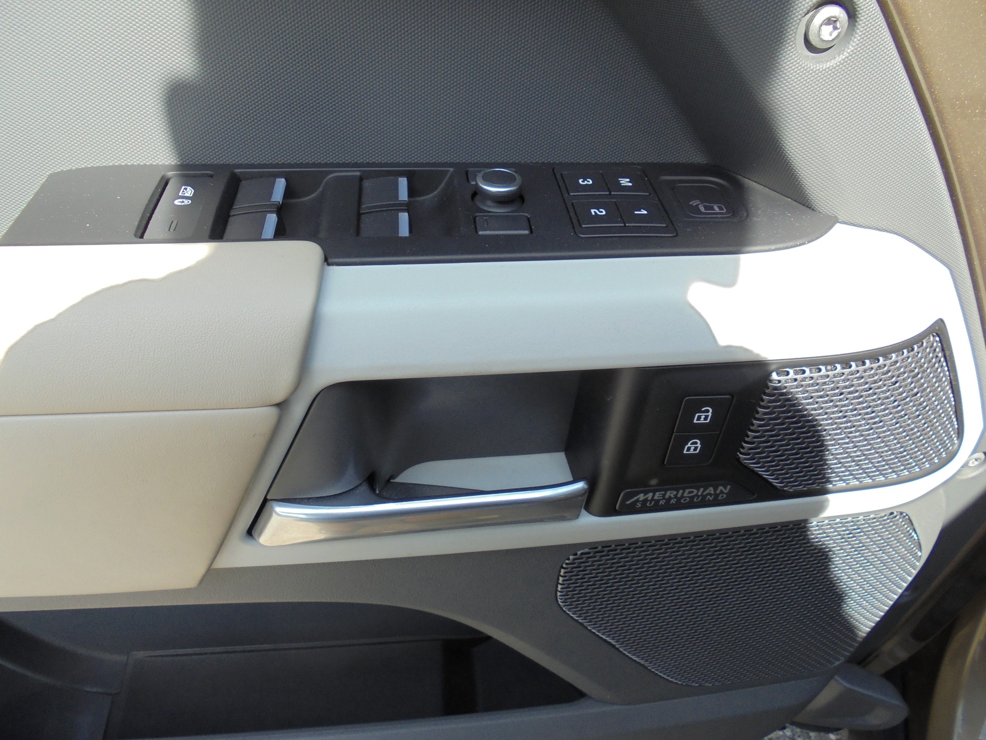 LAND ROVER Defender 110 P400 I6 HSE 3.0 AT8-image-13
