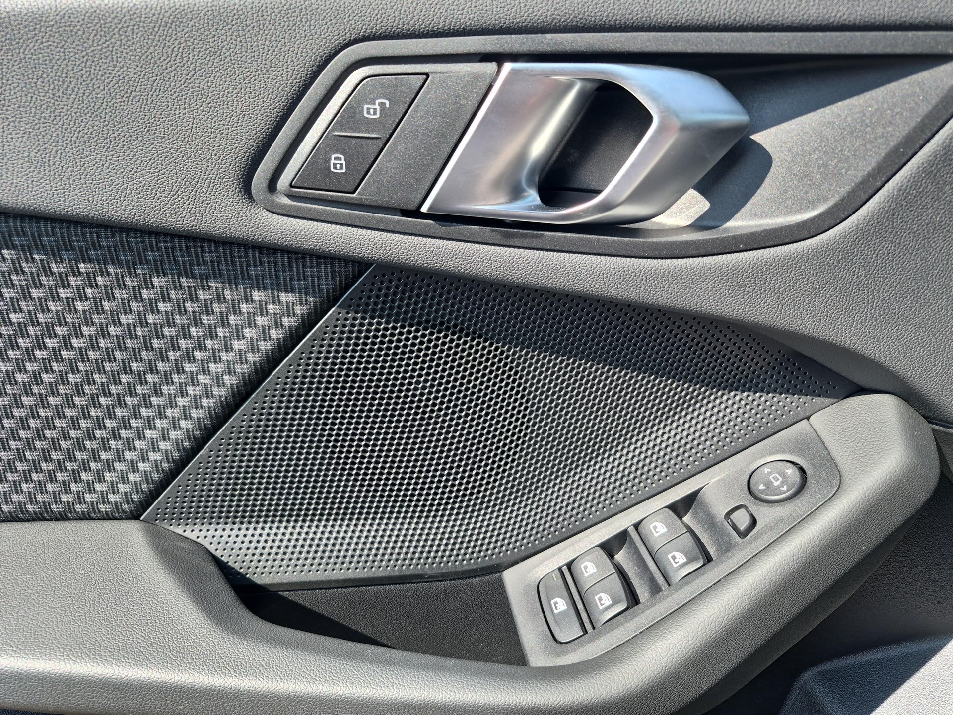 BMW 118i-image-17