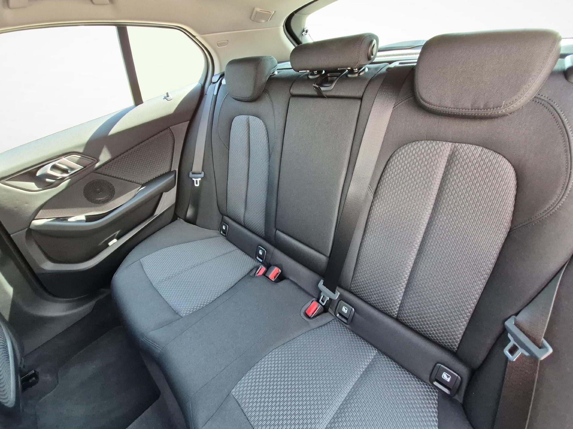 BMW 118i-image-10