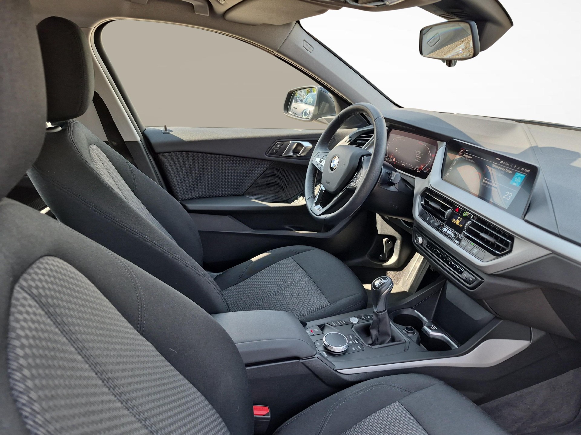 BMW 118i-image-9