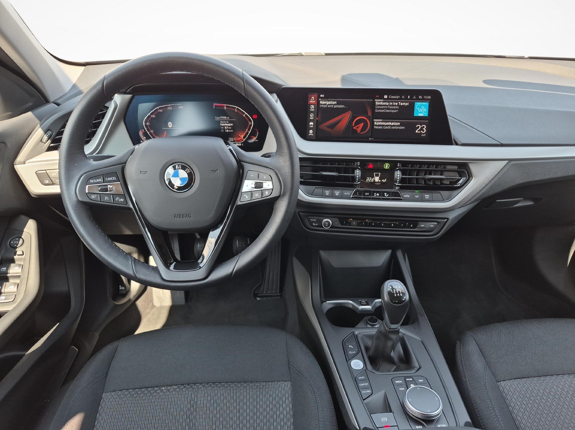 BMW 118i-image-8