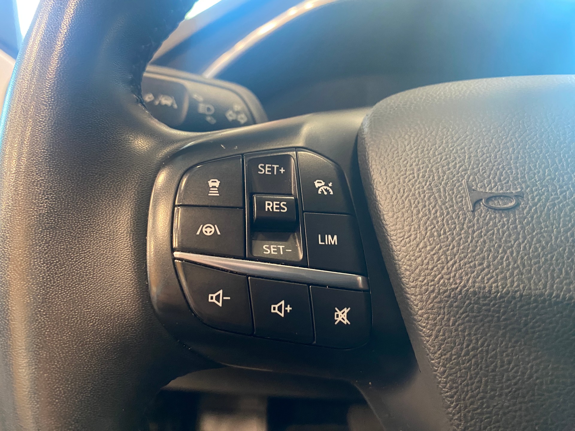 FORD Focus 1.5 TDCi Titanium Automatic-image-10