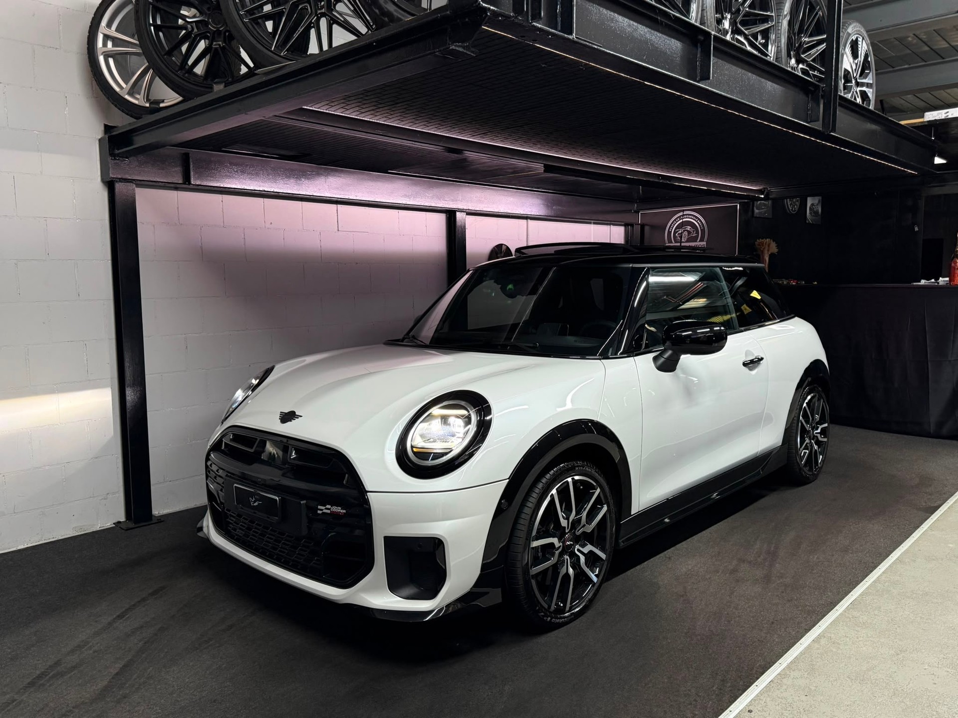 MINI Cooper S DKG JCW / CH Fahrzeug / XL Pack / Garantie Mini etc...-image-1