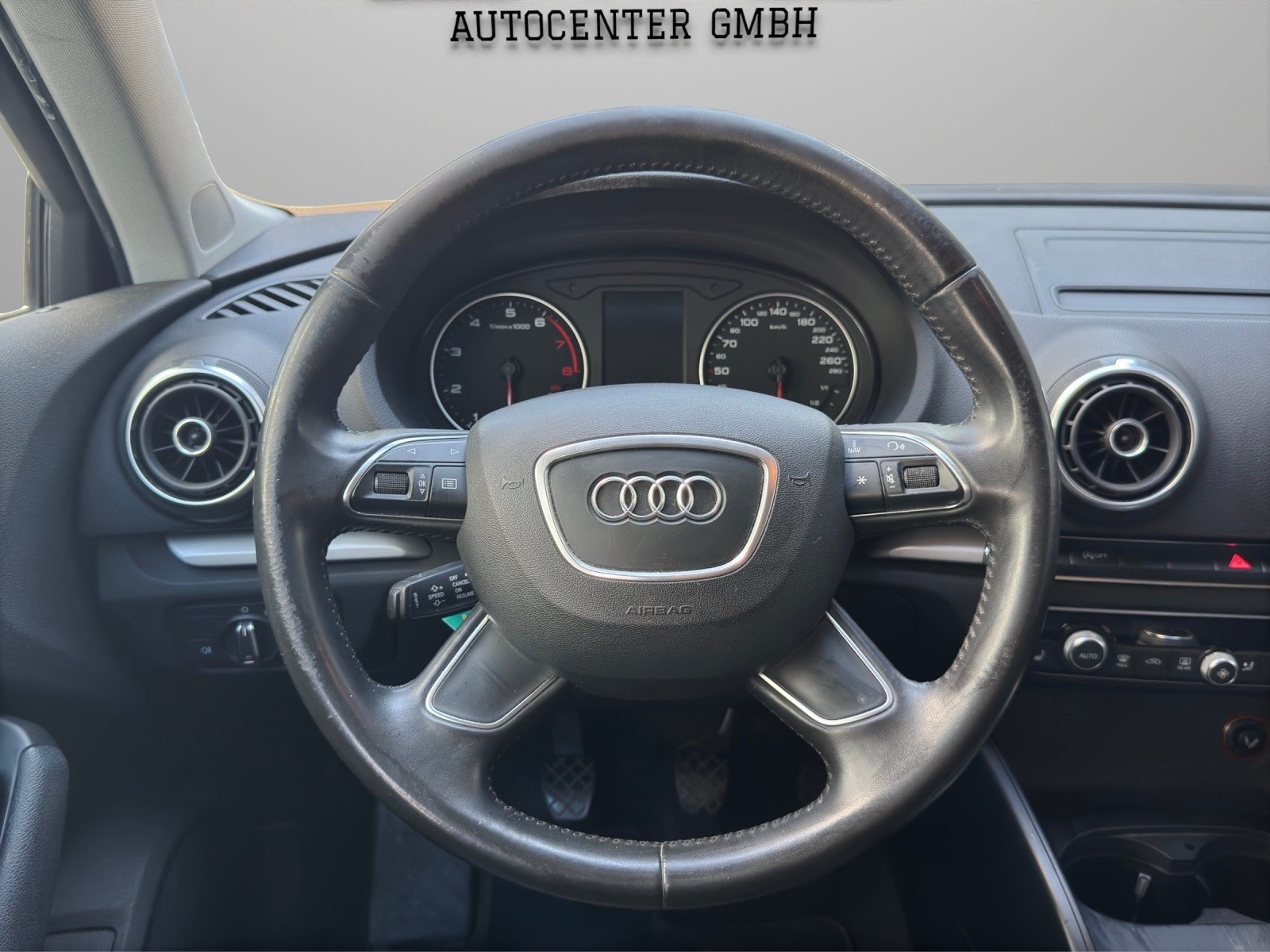 AUDI A3 Sportback 1.8 TFSI Attraction-image-9
