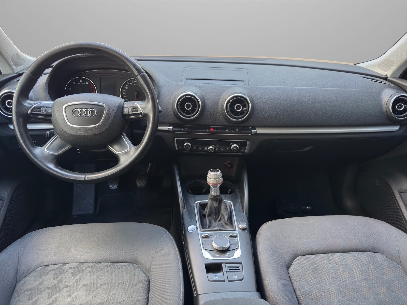 AUDI A3 Sportback 1.8 TFSI Attraction-image-8