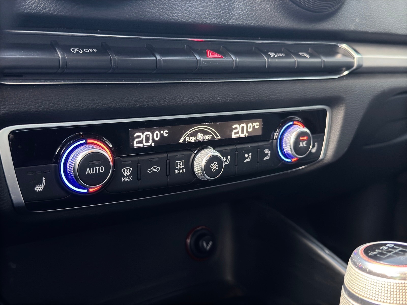 AUDI A3 Sportback 1.8 TFSI Attraction-image-16