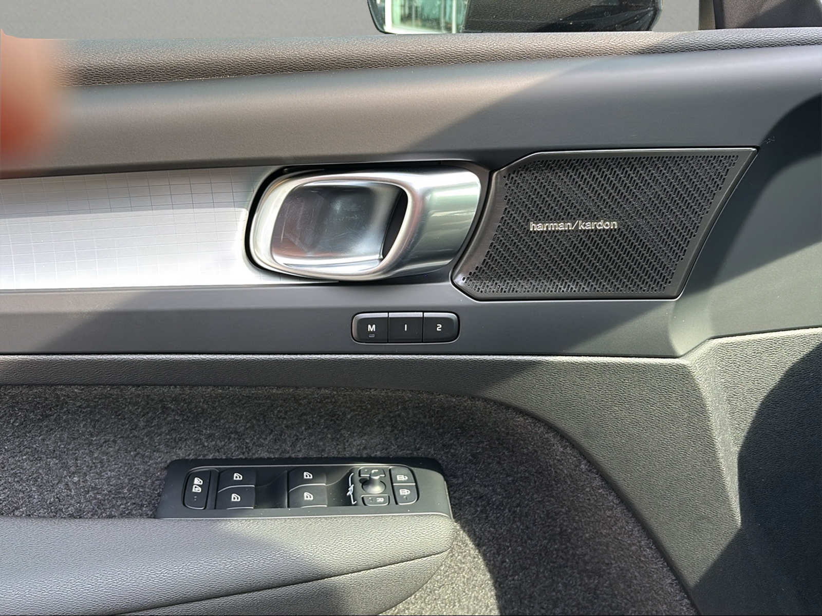 VOLVO XC40 B3 Benzin Mild Hybrid Plus Dark DCT-image-12