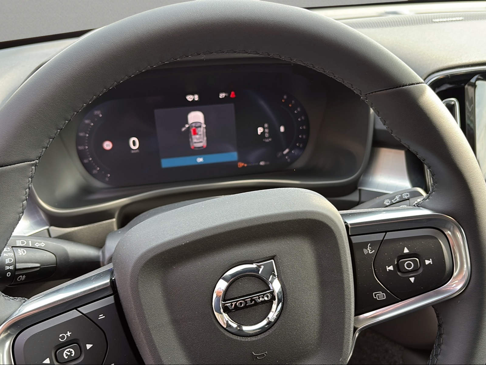 VOLVO XC40 B3 Benzin Mild Hybrid Plus Dark DCT-image-11
