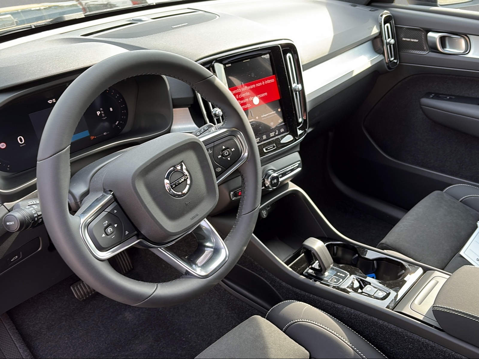 VOLVO XC40 B3 Benzin Mild Hybrid Plus Dark DCT-image-10
