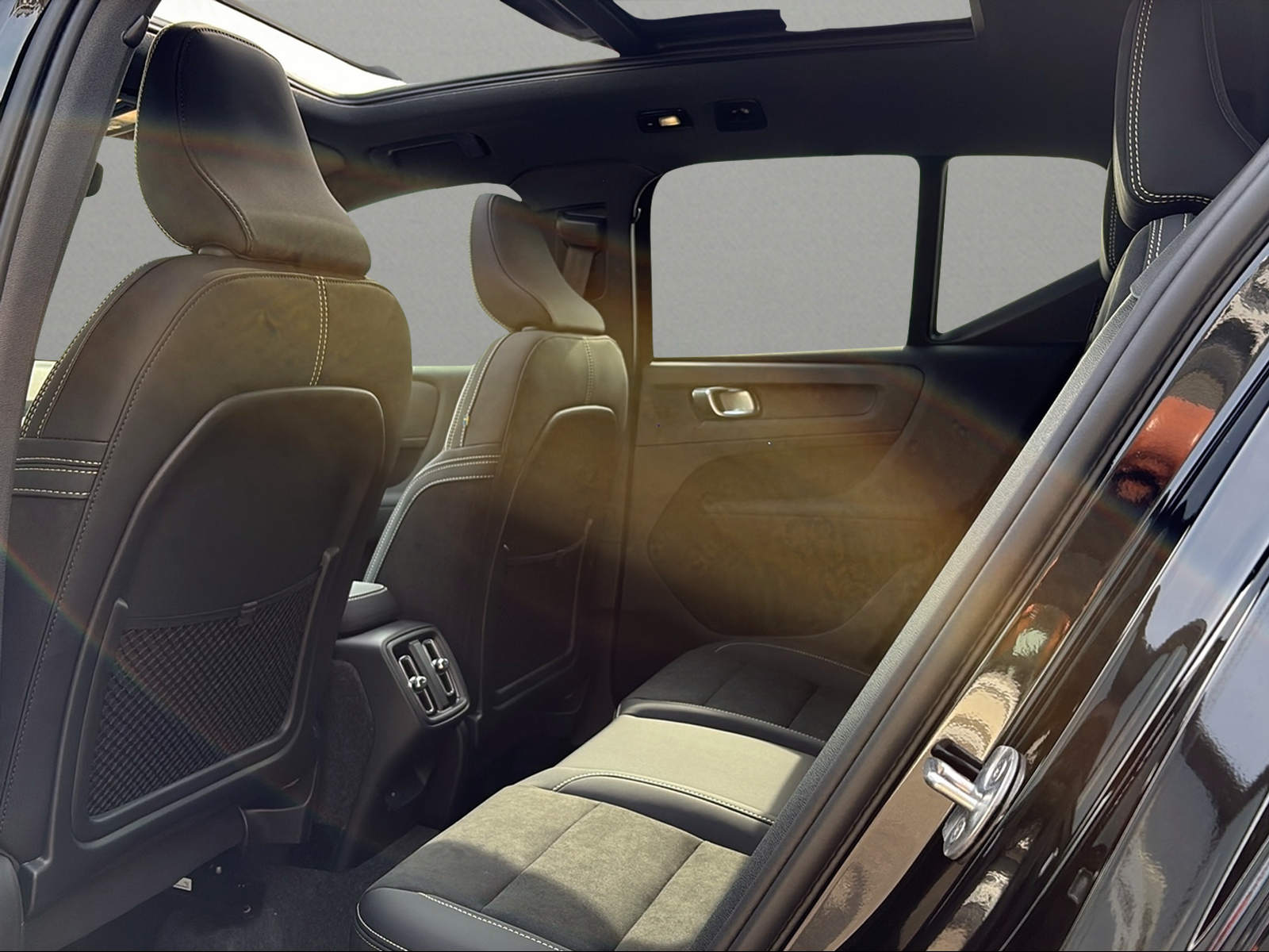 VOLVO XC40 B3 Benzin Mild Hybrid Plus Dark DCT-image-5