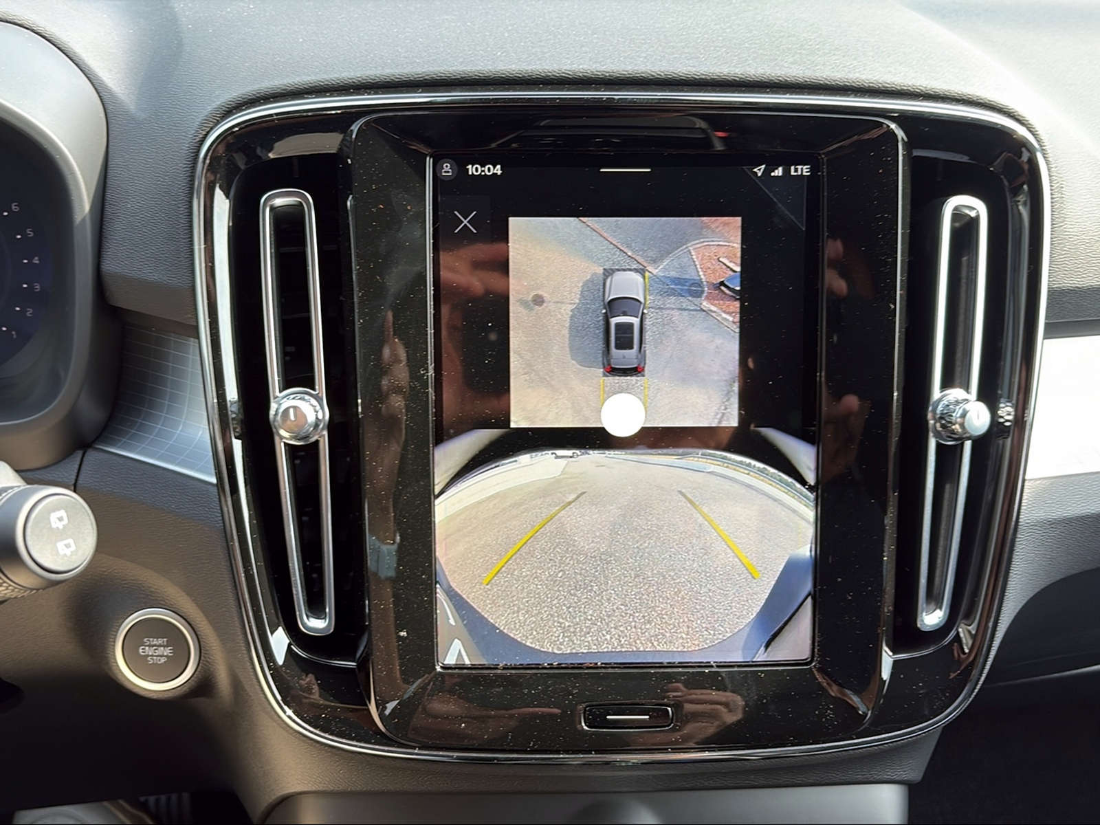 VOLVO XC40 B3 Benzin Mild Hybrid Plus Dark DCT-image-4