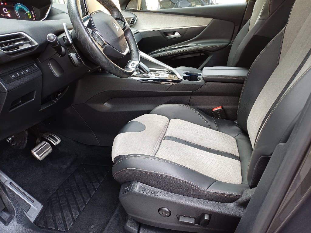 PEUGEOT 3008 1.6 Plug-in Hybrid4 GT Pack-image-4