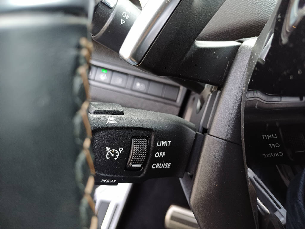 PEUGEOT 3008 1.6 Plug-in Hybrid4 GT Pack-image-15