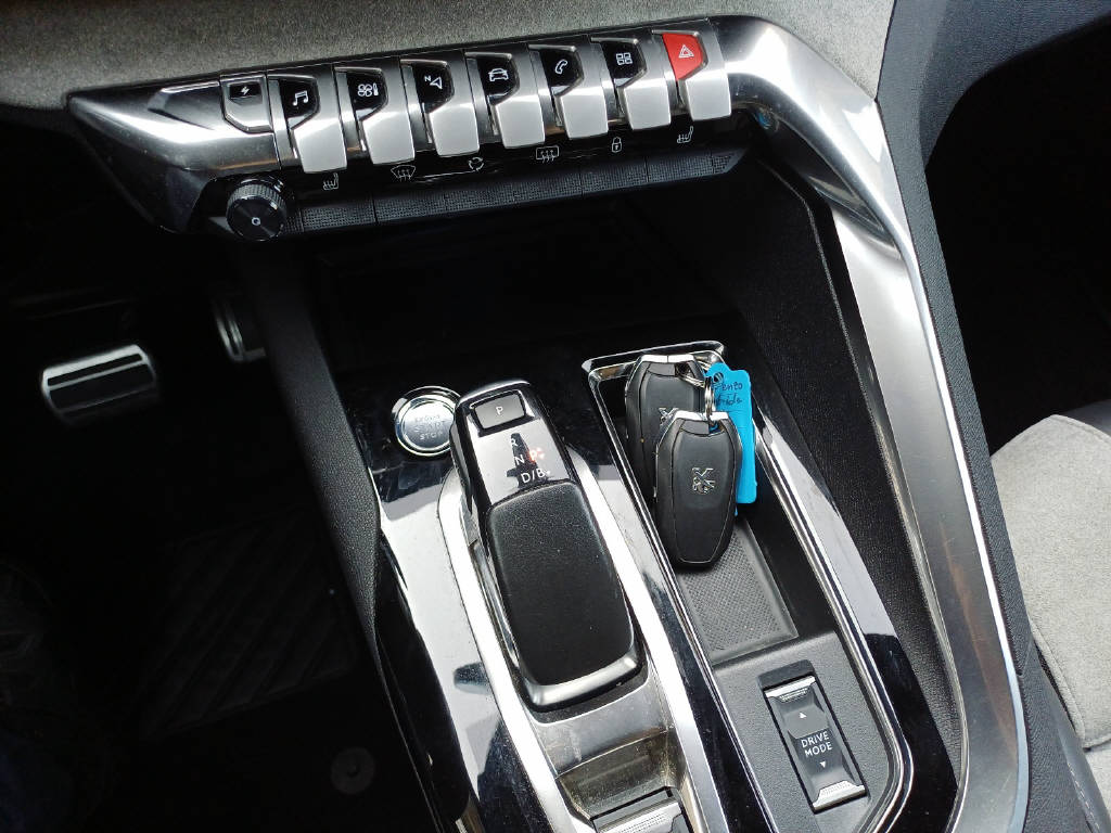 PEUGEOT 3008 1.6 Plug-in Hybrid4 GT Pack-image-6