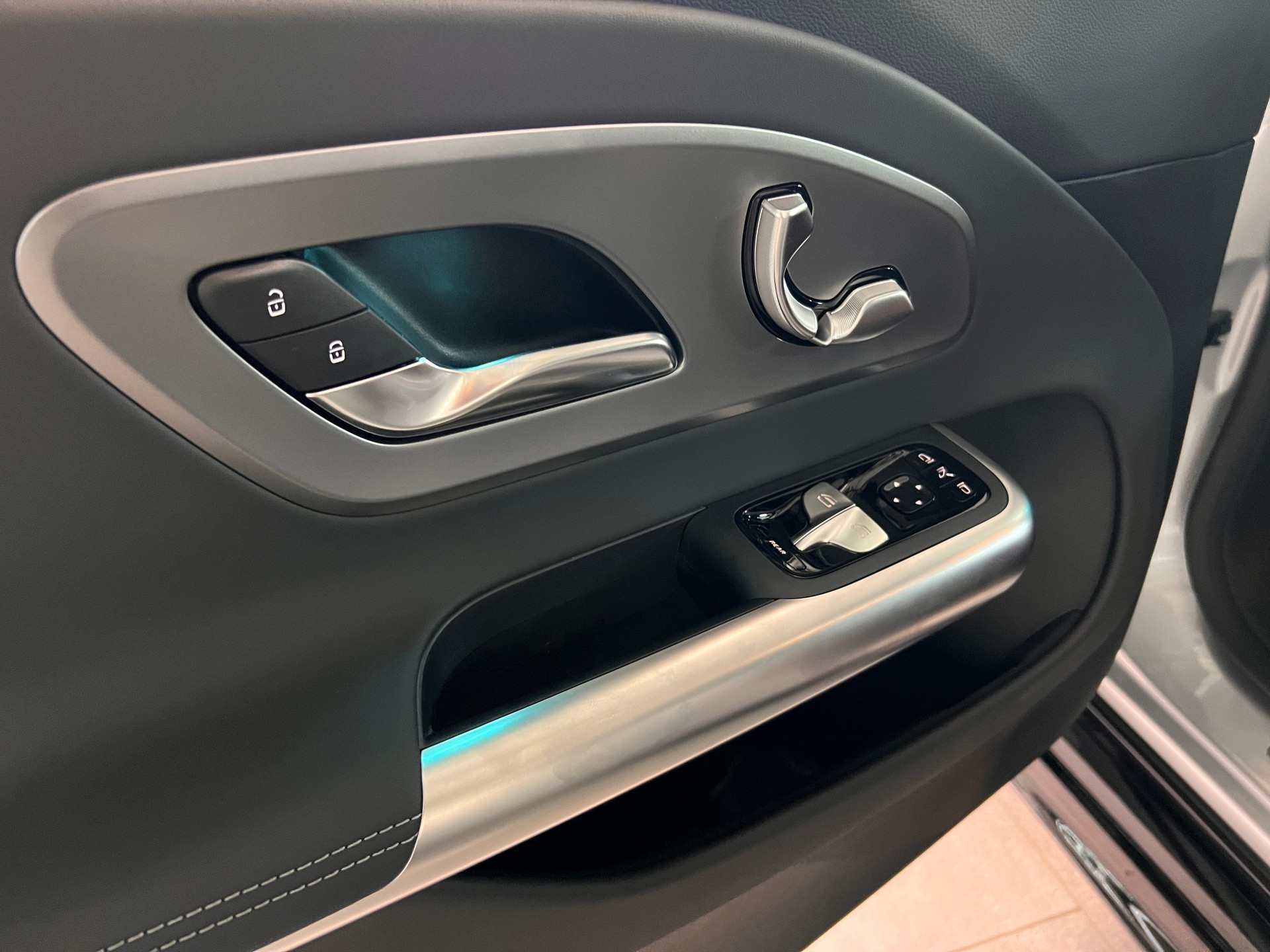 MERCEDES-BENZ CLA 350 4 Matic 85 kWh EQ-image-11