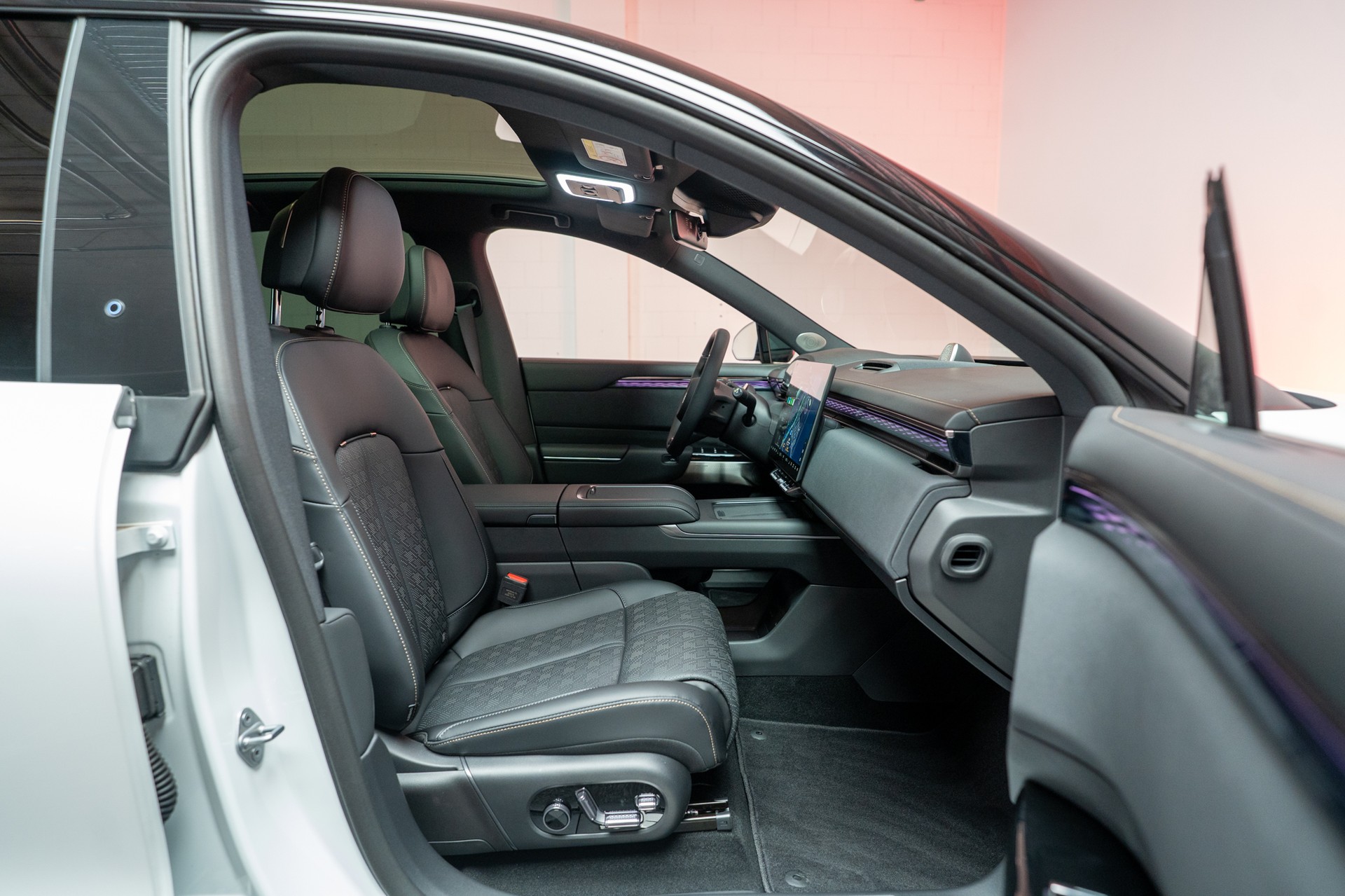 ZEEKR 7X 100kWh Privilege AWD / Comfort & Cockpit Paket / Panorama-Schiebedach / Massage-Sitze-image-17