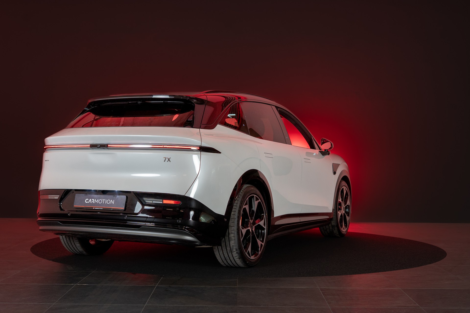ZEEKR 7X 100kWh Privilege AWD / Comfort & Cockpit Paket / Panorama-Schiebedach / Massage-Sitze-image-3
