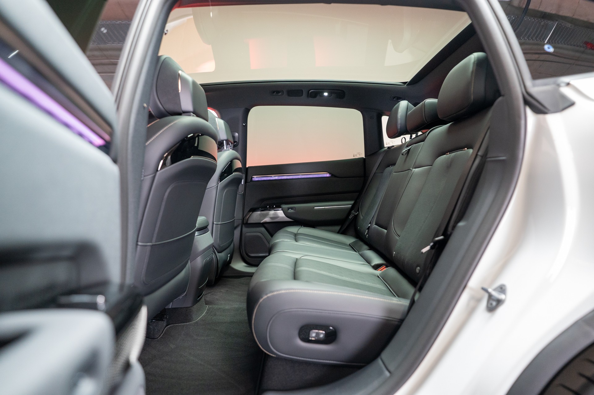 ZEEKR 7X 100kWh Privilege AWD / Comfort & Cockpit Paket / Panorama-Schiebedach / Massage-Sitze-image-14