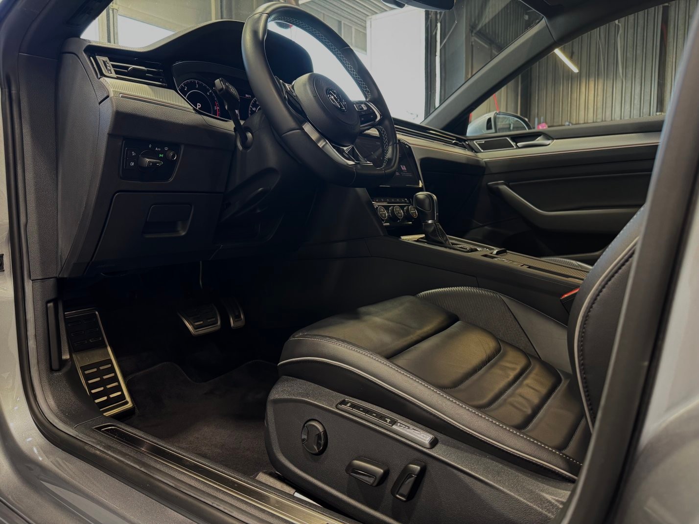 VW Arteon 2.0 TDI 190 R-Line DSG 4m-image-7
