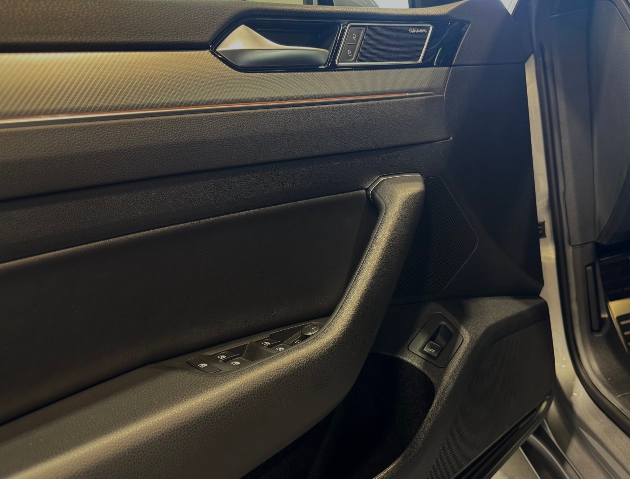 VW Arteon 2.0 TDI 190 R-Line DSG 4m-image-12