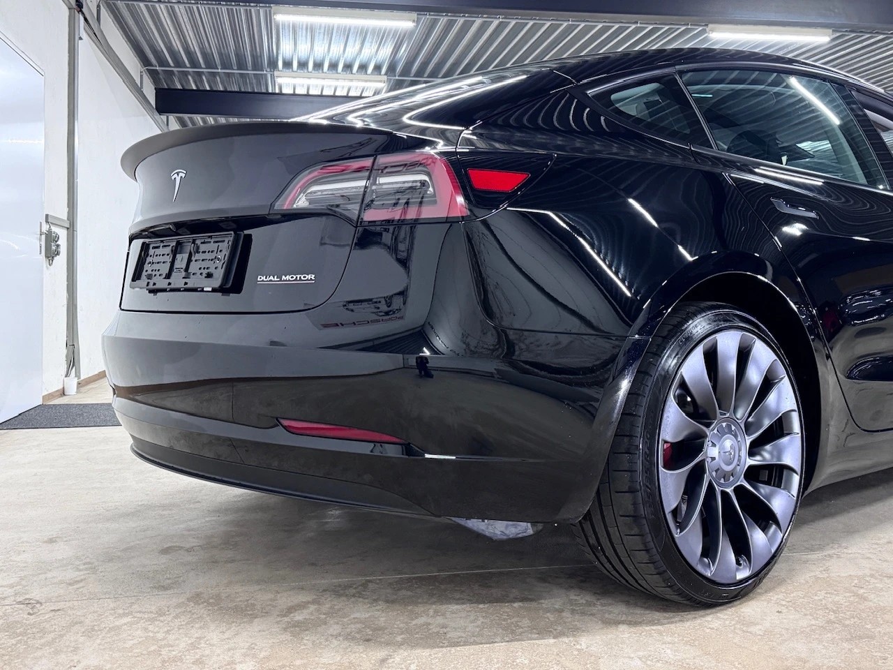 TESLA Model 3 Black-Performance 513 PSDual Motor AWD / Wärmepumpe // inkl. Full Self Drive Autopilot-image-5