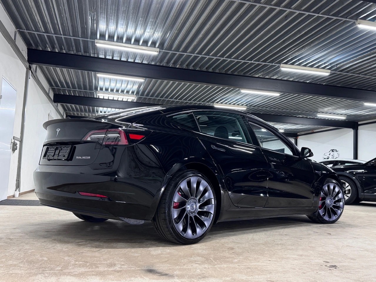 TESLA Model 3 Black-Performance 513 PSDual Motor AWD / Wärmepumpe // inkl. Full Self Drive Autopilot-image-4