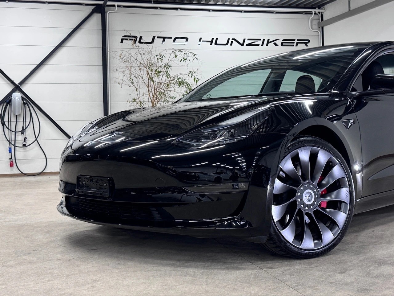 TESLA Model 3 Black-Performance 513 PSDual Motor AWD / Wärmepumpe // inkl. Full Self Drive Autopilot-image-1