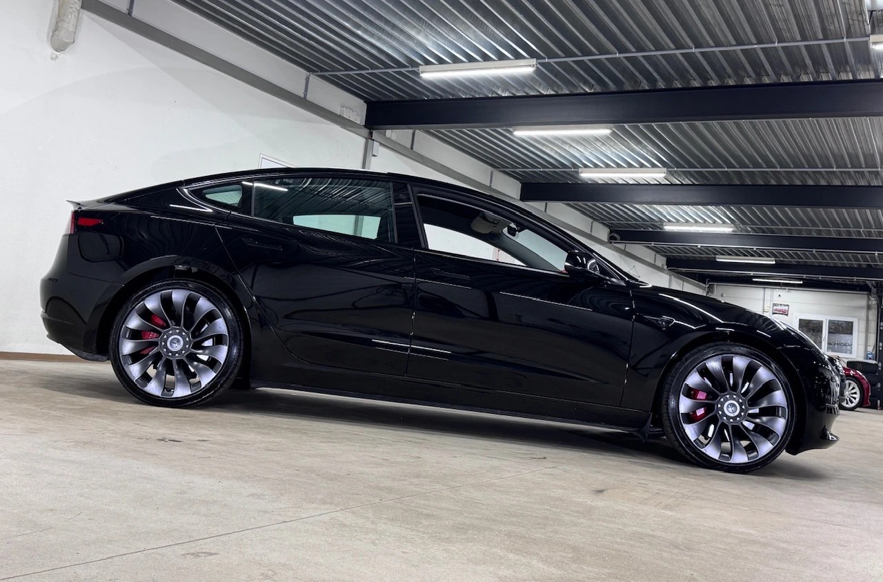 TESLA Model 3 Black-Performance 513 PSDual Motor AWD / Wärmepumpe // inkl. Full Self Drive Autopilot-image-3