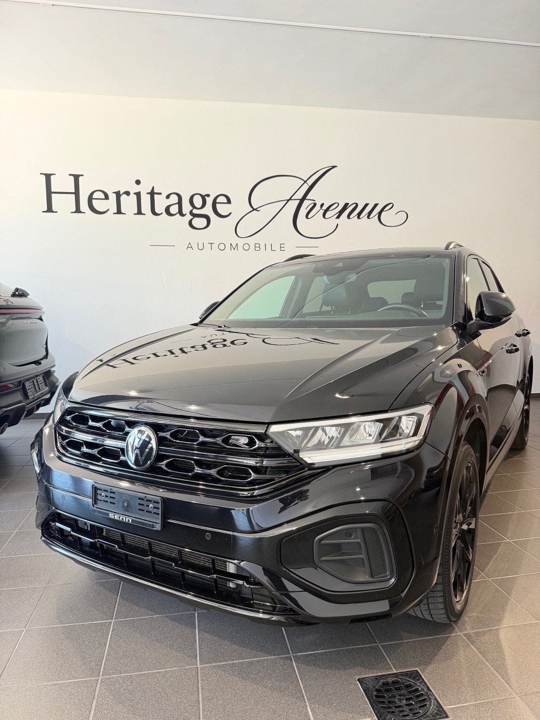 VW T-Roc 2.0 TSI R-Line DSG 4Motion-image-1