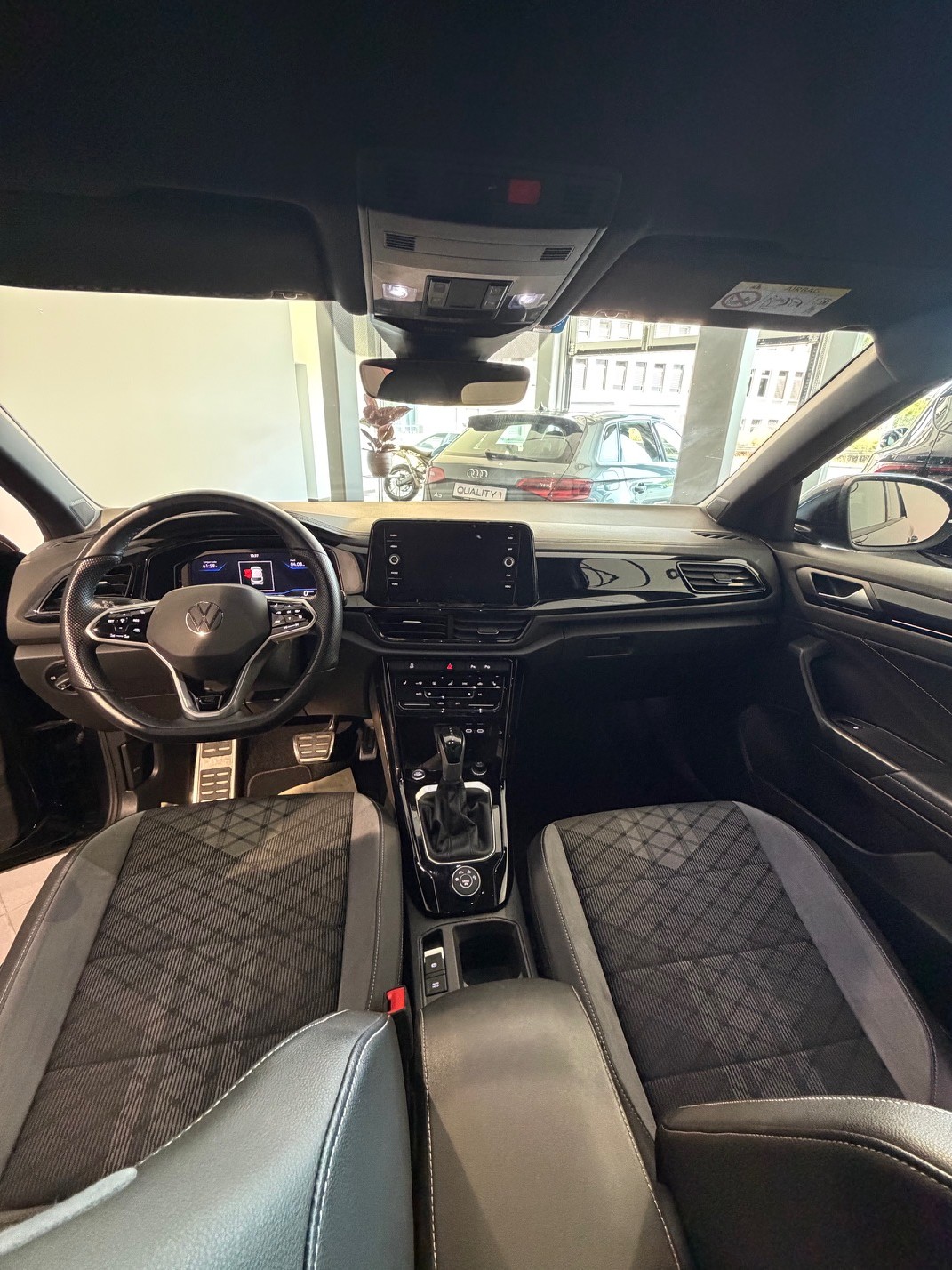 VW T-Roc 2.0 TSI R-Line DSG 4Motion-image-6